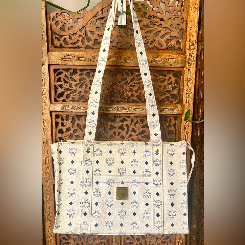 ❤️ SALE!!! ❤️  MCM Visetto white & navy long handle tote bag